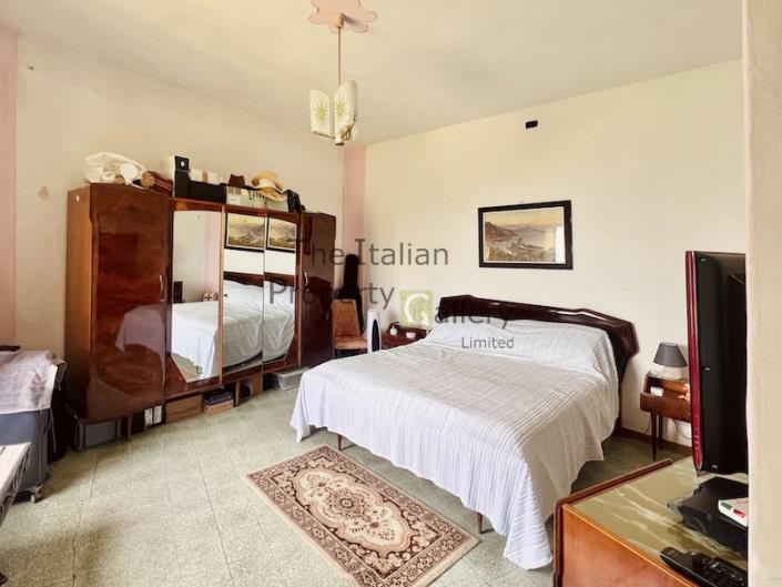 Image No.14-3 Bed House for sale