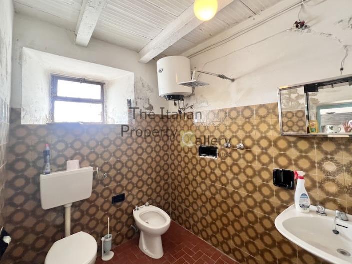 Image No.24-3 Bed House for sale