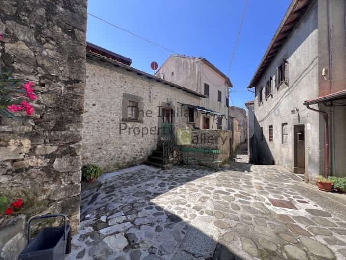 Image No.6-3 Bed House for sale