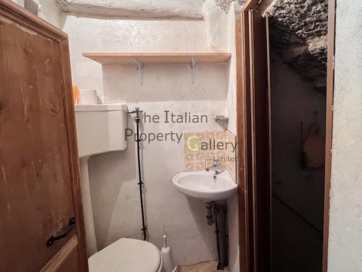 Image No.26-3 Bed House for sale