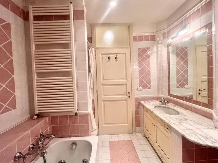 Image No.8-4 Bed House for sale