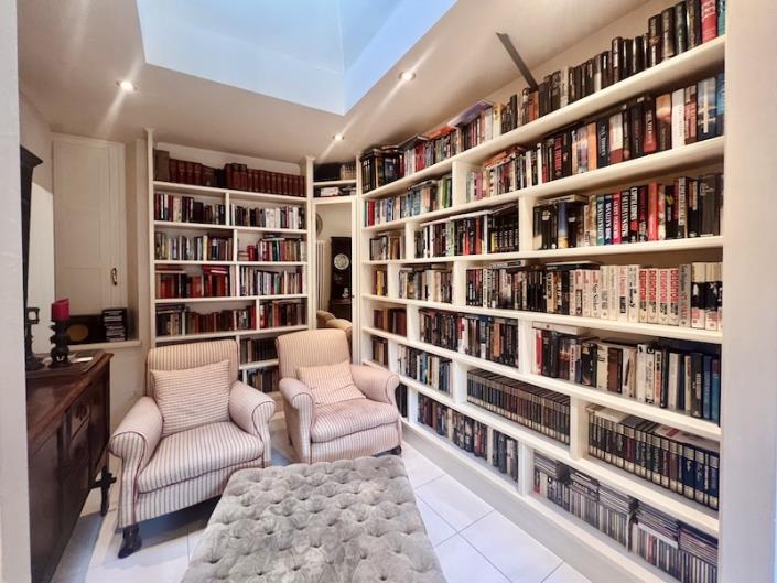 Image No.1-4 Bed House for sale