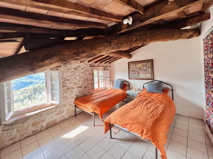 Image No.11-2 Bed House for sale