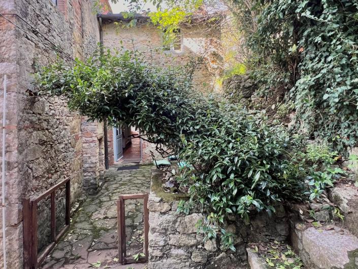 Image No.5-2 Bed House for sale