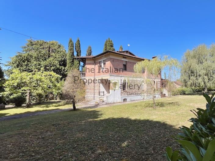 Image No.1-4 Bed Villa / Detached for sale