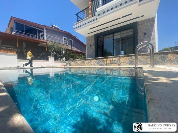 Image No.1-4 Bed Villa / Detached for sale