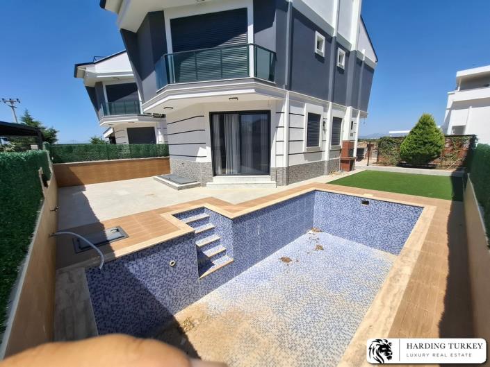 Image No.1-3 Bed Villa / Detached for sale