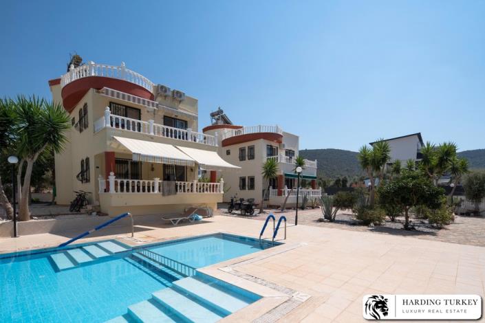 Image No.1-3 Bed Villa / Detached for sale
