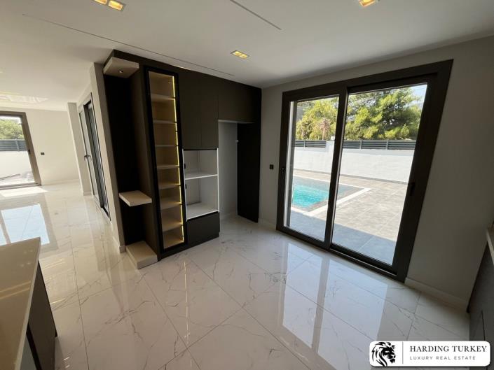 Image No.8-3 Bed Villa / Detached for sale