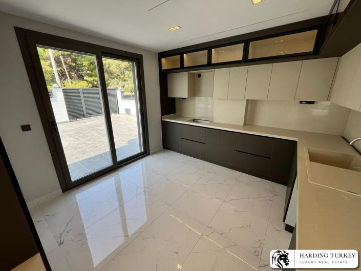 Image No.10-3 Bed Villa / Detached for sale