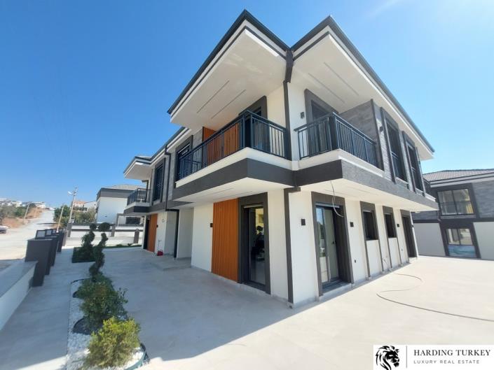 Image No.9-3 Bed Semi-Detached for sale