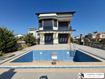 5 Bed Villa / Detached for sale