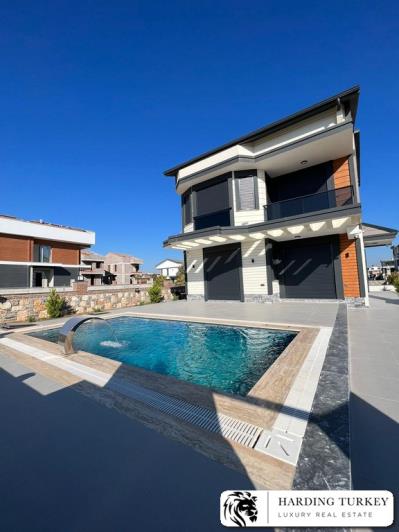 Image No.31-5 Bed Villa / Detached for sale