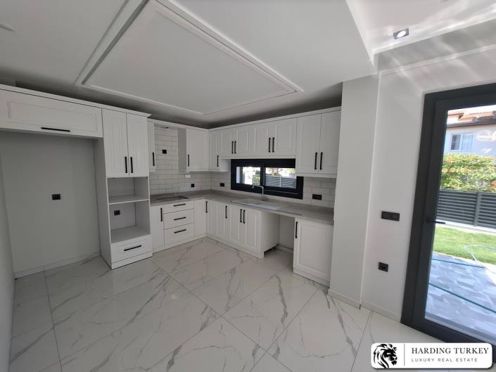 Image No.12-3 Bed Semi-Detached for sale