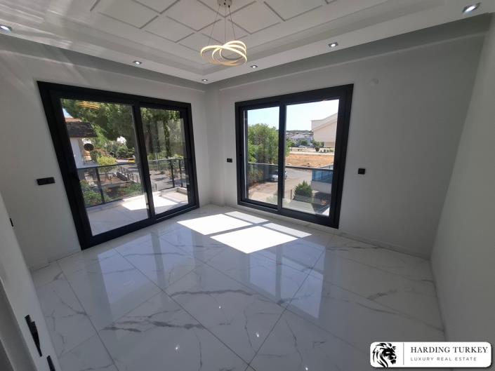 Image No.19-3 Bed Semi-Detached for sale