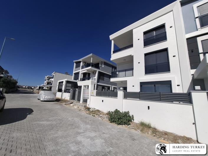 Image No.2-3 Bed Semi-Detached for sale