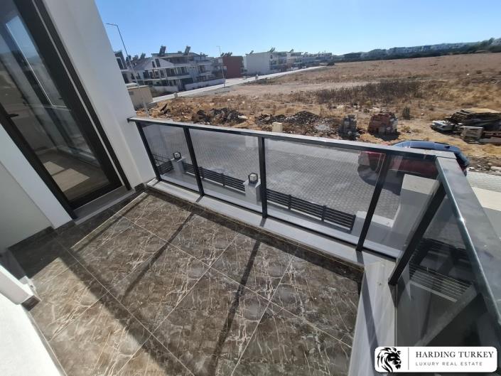 Image No.18-3 Bed Semi-Detached for sale