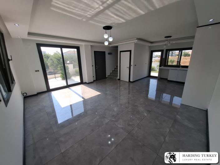 Image No.18-3 Bed Semi-Detached for sale