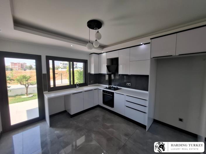 Image No.20-3 Bed Semi-Detached for sale