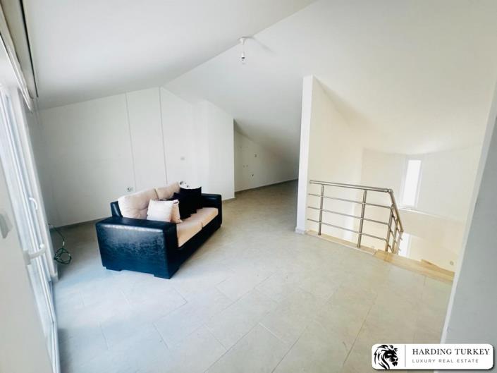 Image No.6-4 Bed Semi-Detached for sale