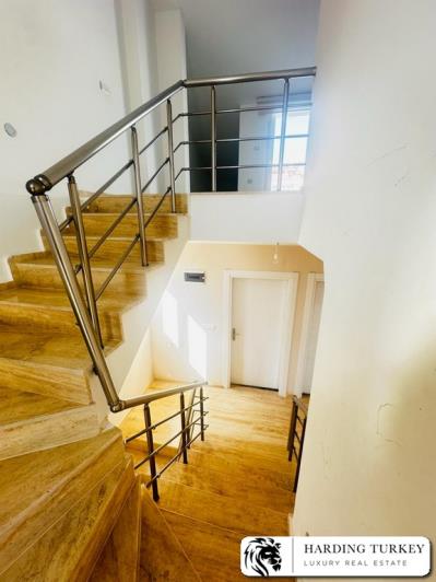 Image No.9-4 Bed Semi-Detached for sale