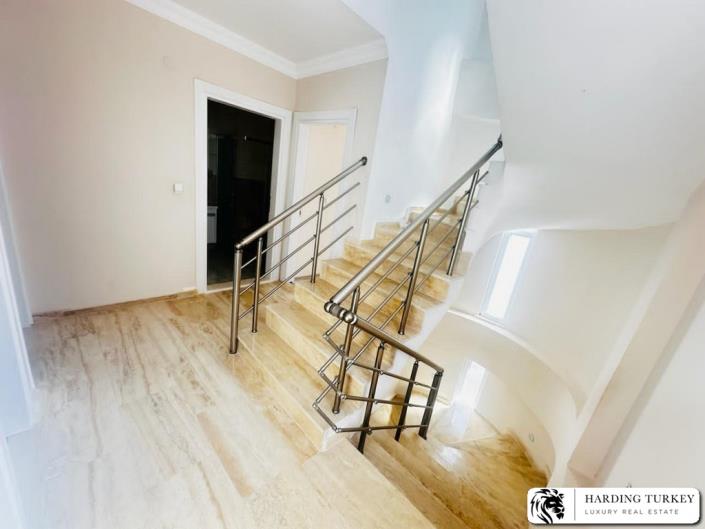 Image No.17-4 Bed Semi-Detached for sale