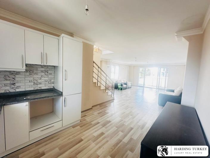 Image No.18-4 Bed Semi-Detached for sale