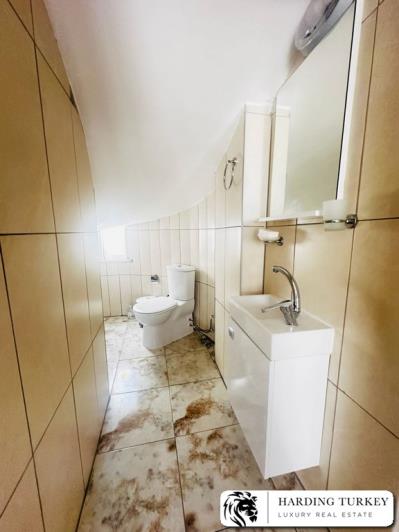 Image No.19-4 Bed Semi-Detached for sale