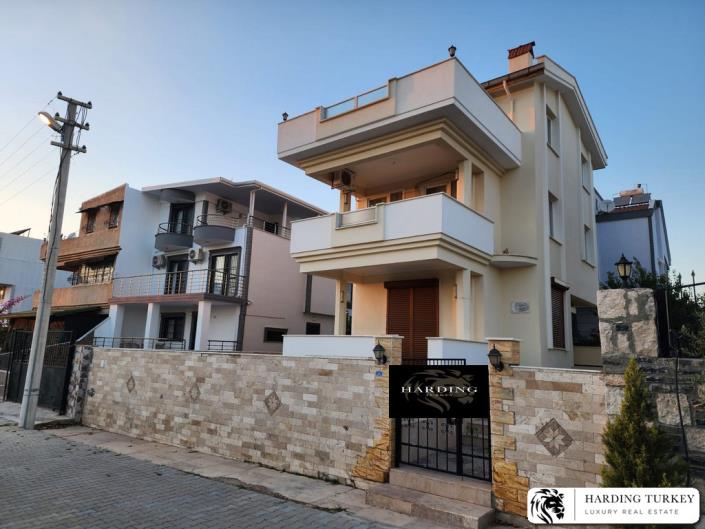 Image No.1-4 Bed Villa / Detached for sale