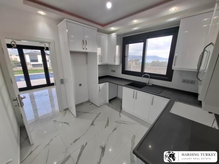 Image No.13-3 Bed Semi-Detached for sale