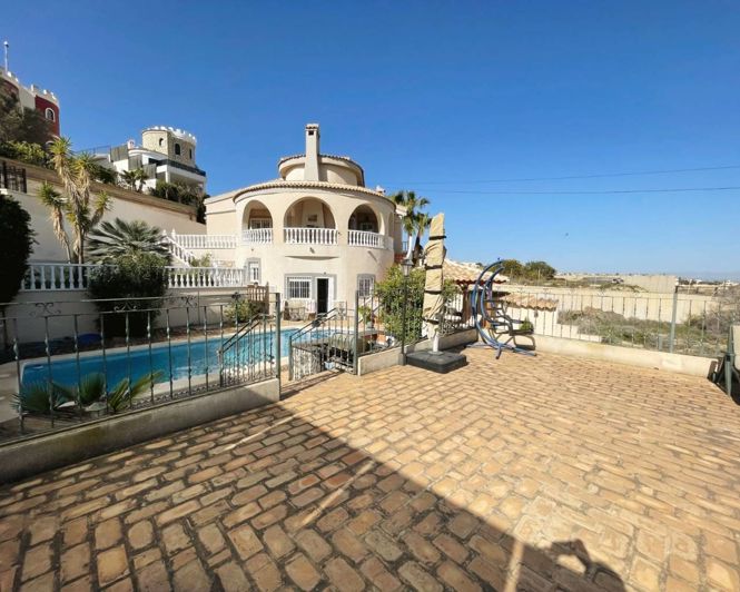 Image No.2-5 Bed Villa for sale