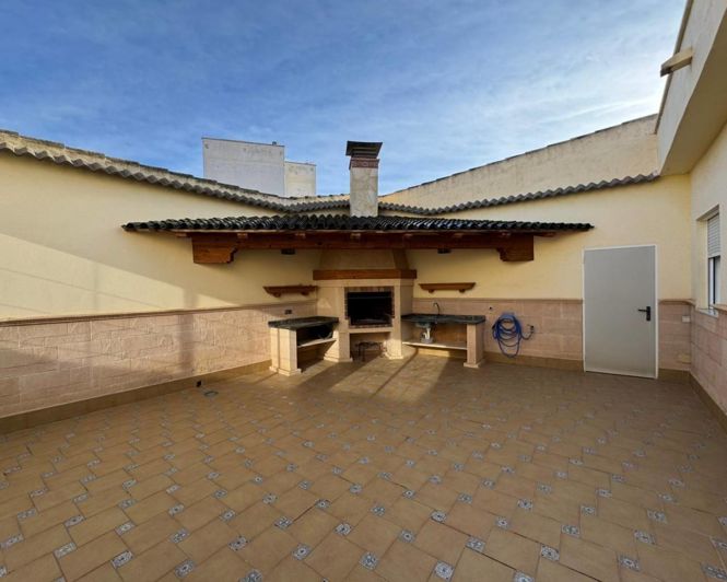 Image No.30-1 Bed Townhouse for sale