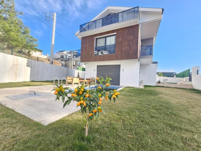 Image No.1-4 Bed Villa for sale