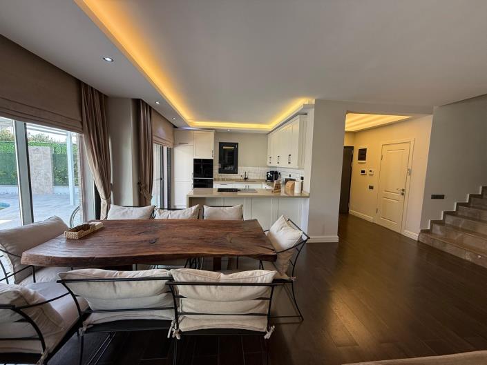 Image No.17-5 Bed Villa for sale