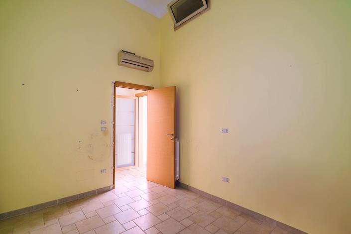 Image No.27-3 Bed Townhouse for sale