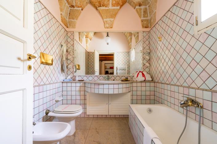 Image No.14-7 Bed Hotel for sale