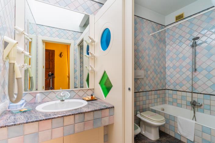 Image No.30-7 Bed Hotel for sale