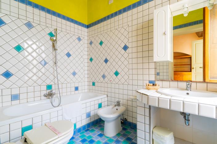 Image No.41-7 Bed Hotel for sale