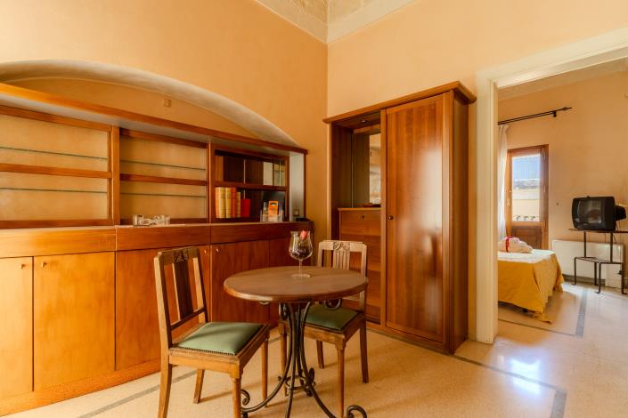 Image No.42-7 Bed Hotel for sale