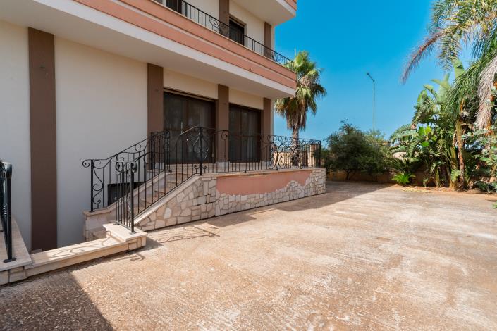 Image No.56-4 Bed Villa for sale