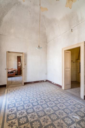 Image No.9-2 Bed Townhouse for sale