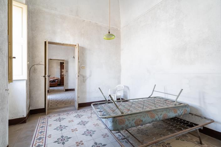 Image No.21-2 Bed Townhouse for sale