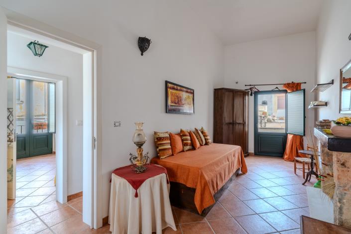 Image No.12-2 Bed Townhouse for sale