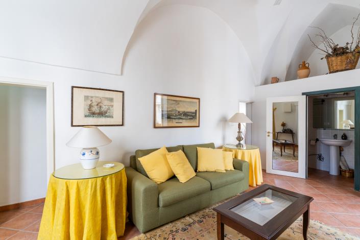 Image No.16-2 Bed Townhouse for sale