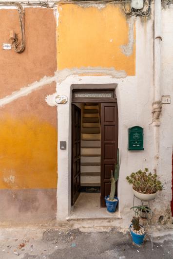 Image No.11-2 Bed Townhouse for sale