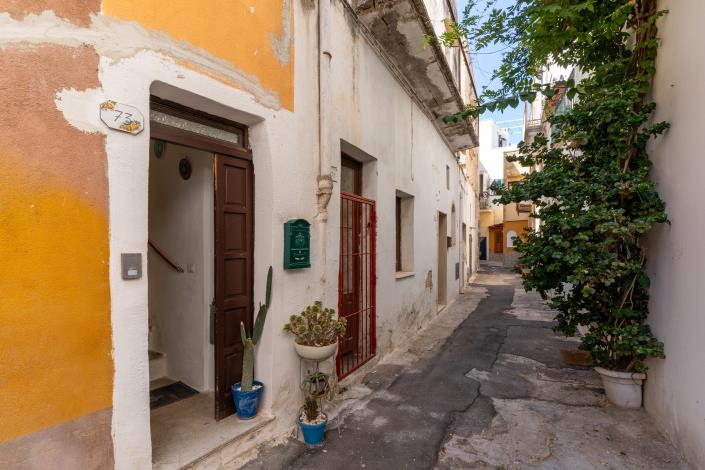 Image No.12-2 Bed Townhouse for sale