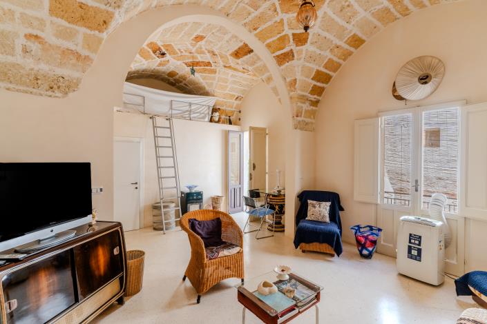 Image No.17-2 Bed Townhouse for sale