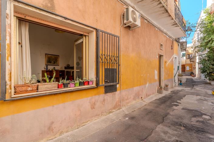 Image No.39-2 Bed Townhouse for sale