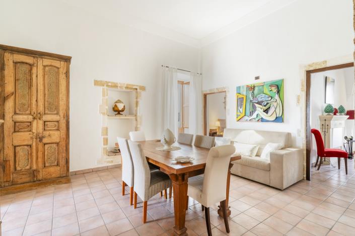 Image No.40-4 Bed Townhouse for sale