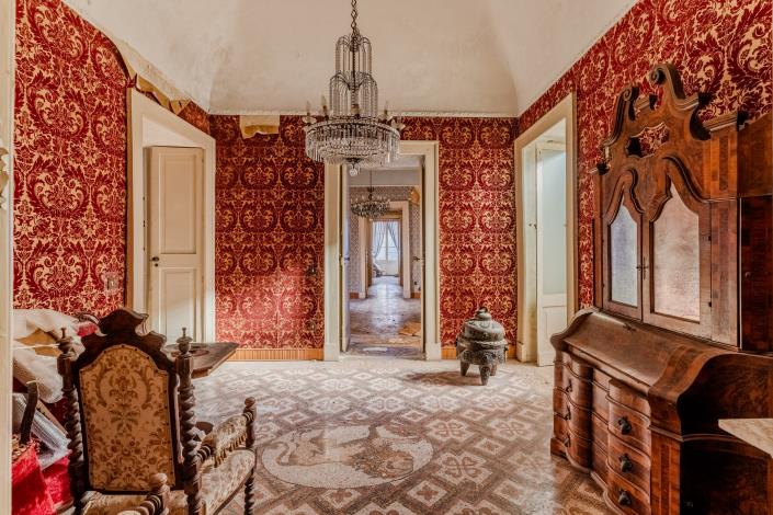 Image No.4-8 Bed Mansion for sale